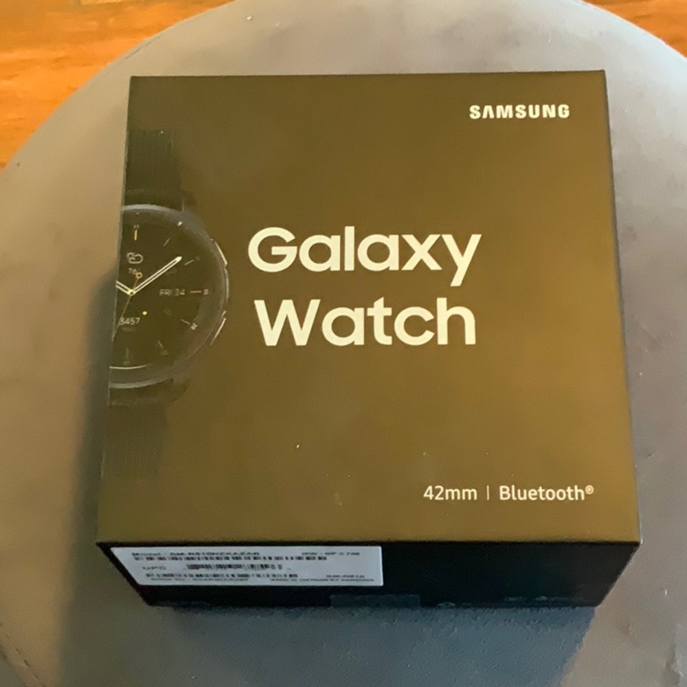 Galaxy Smart Watch 42mm with two bands